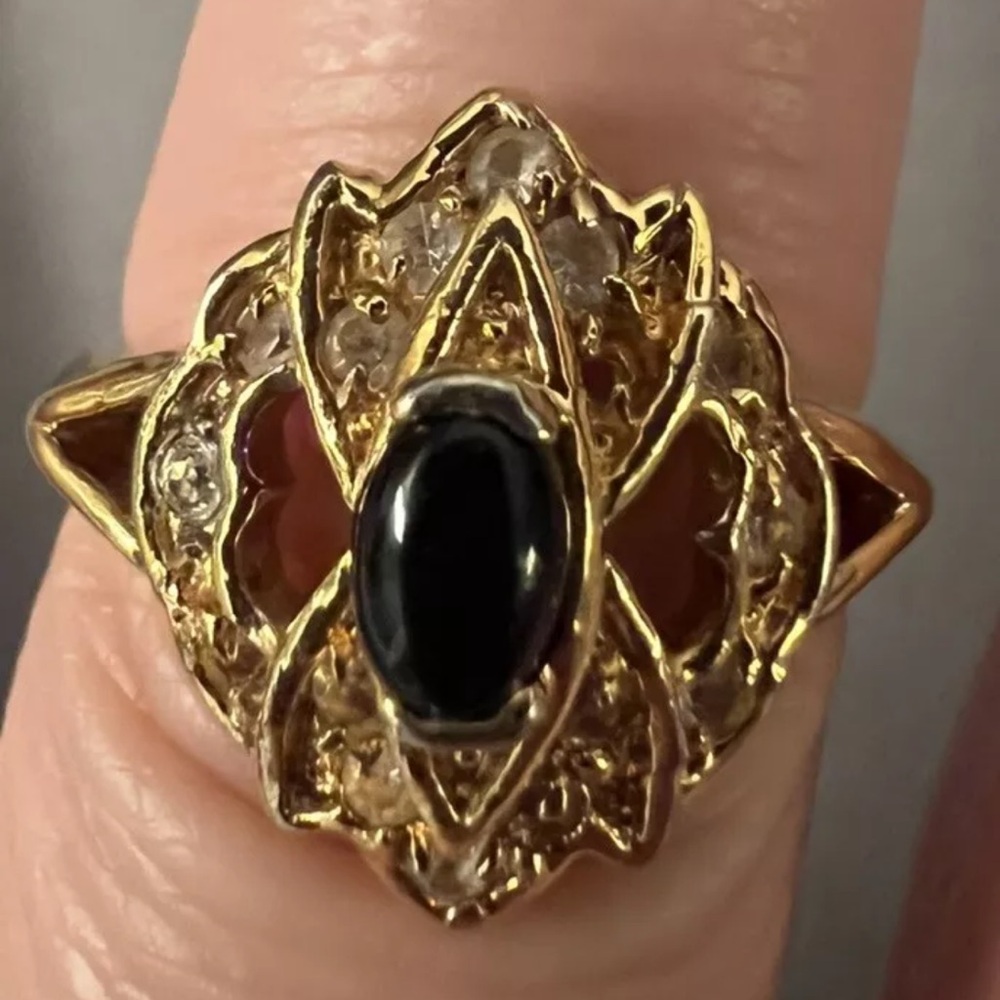 Elegant Gold Tone and Black Women's Ring Vintage Size 7.5